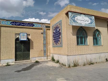محوطه بیرونی کتابخانه
